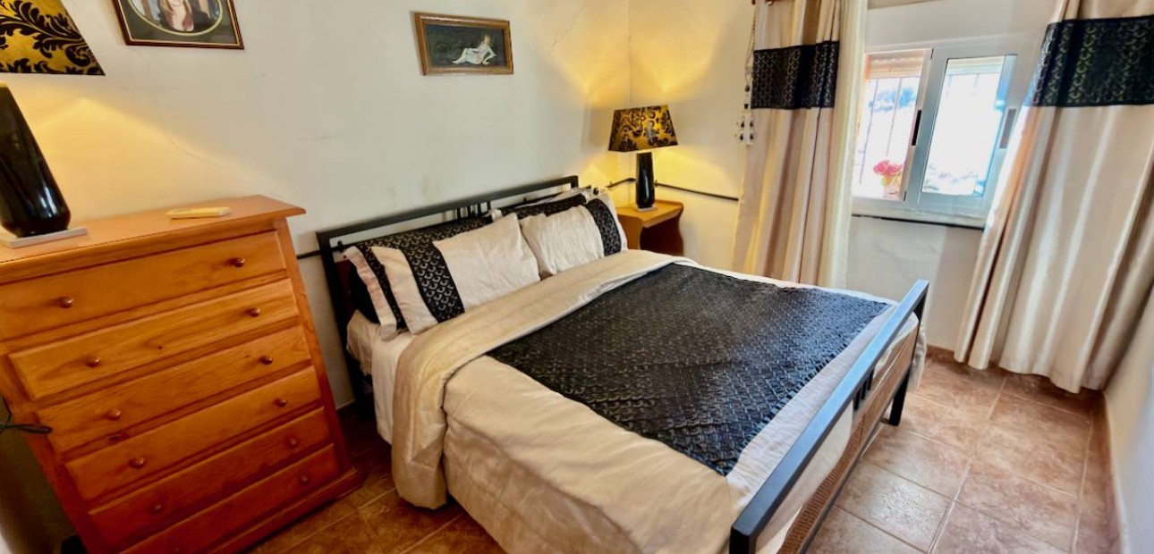 Herverkoop - Finca / Country Property -
Orihuela