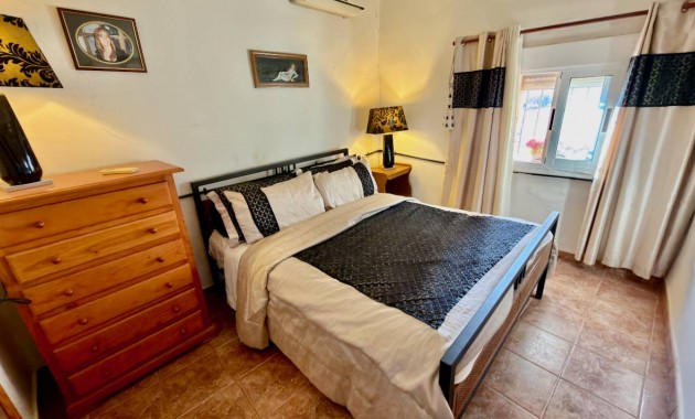 Herverkoop - Finca / Country Property -
Orihuela