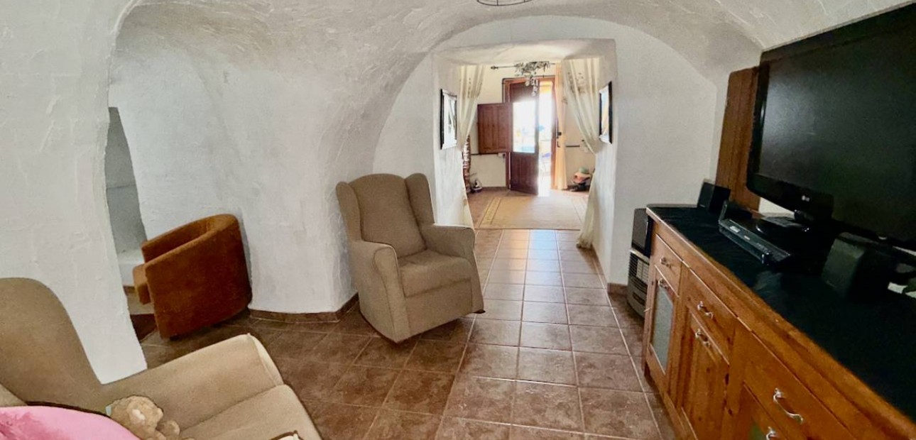 Herverkoop - Finca / Country Property -
Orihuela