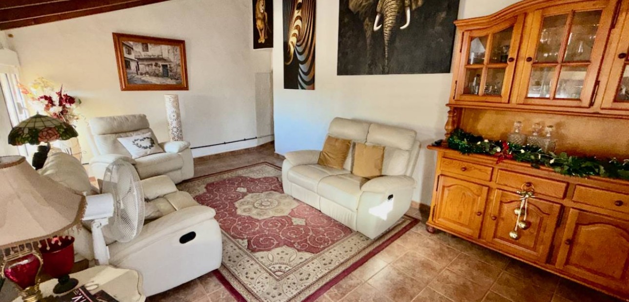 Herverkoop - Finca / Country Property -
Orihuela