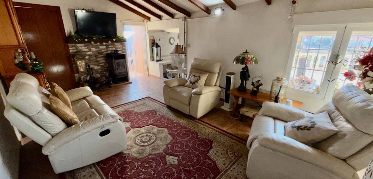 Herverkoop - Finca / Country Property -
Orihuela