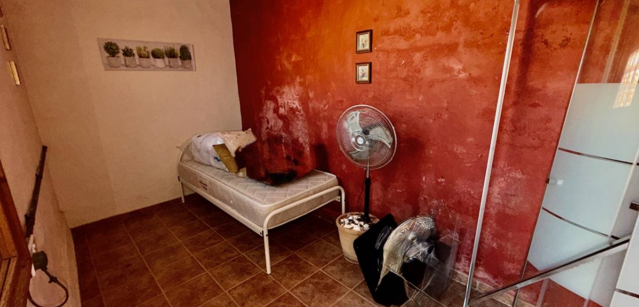 Herverkoop - Finca / Country Property -
Orihuela