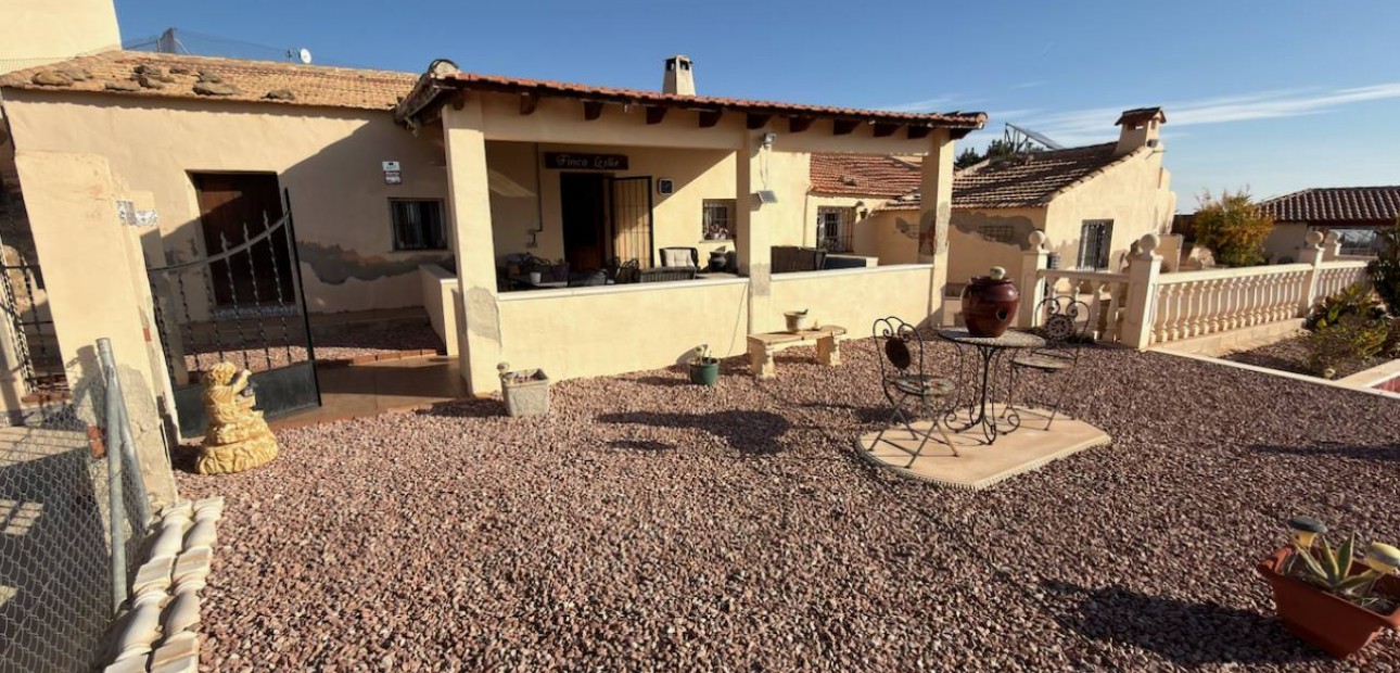 Herverkoop - Finca / Country Property -
Orihuela