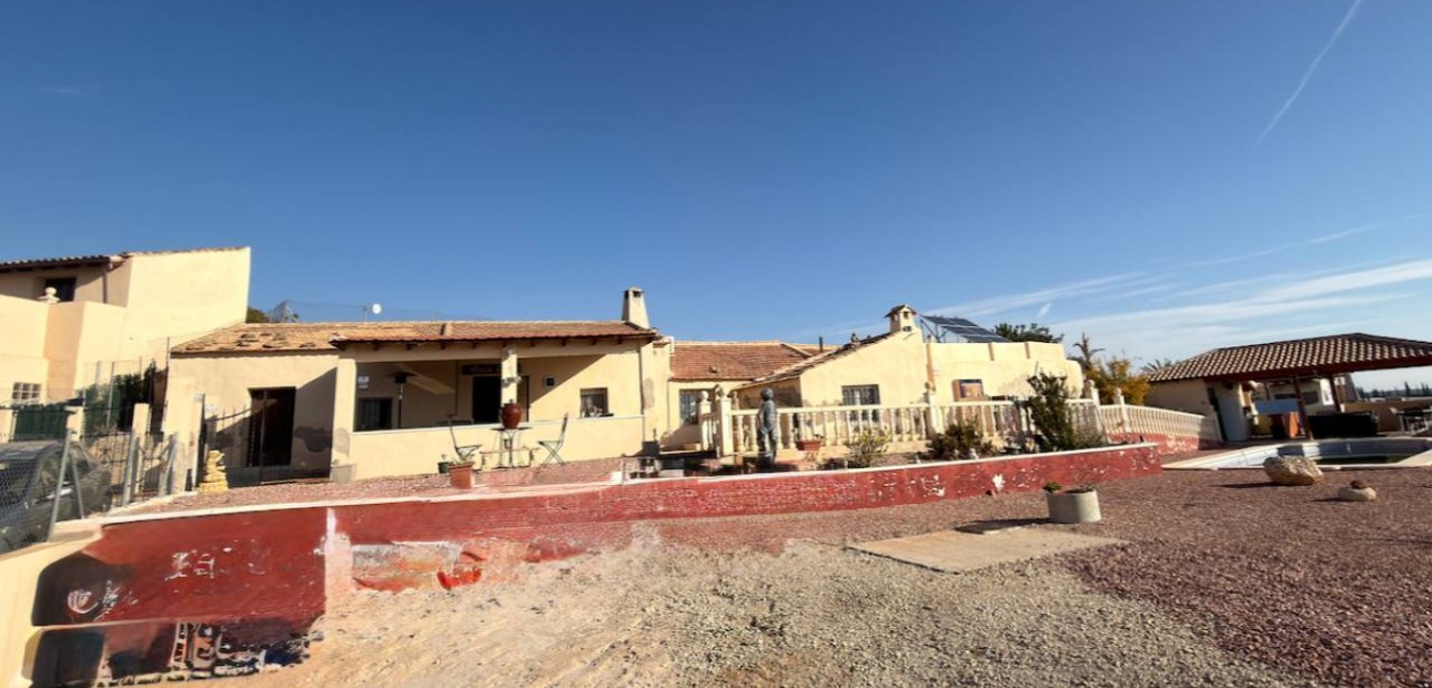 Herverkoop - Finca / Country Property -
Orihuela