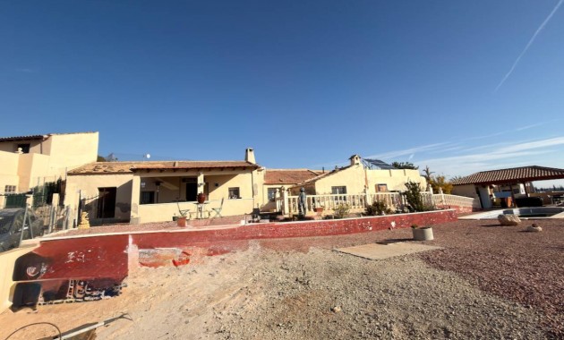 Herverkoop - Finca / Country Property -
Orihuela