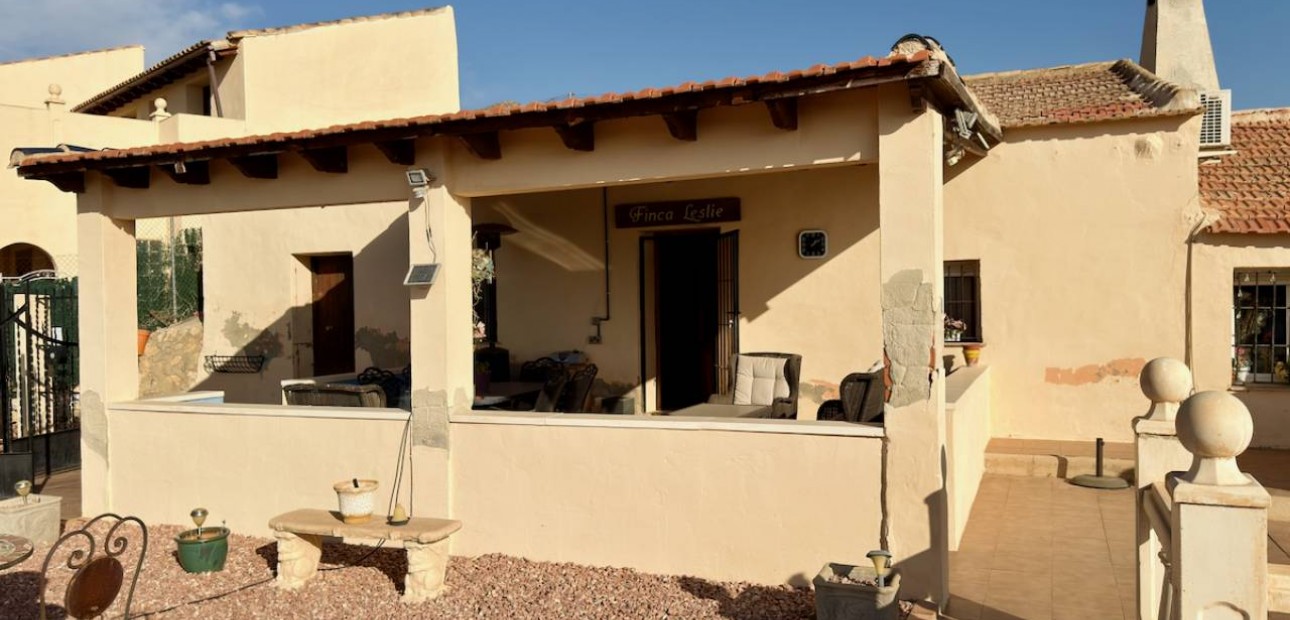 Herverkoop - Finca / Country Property -
Orihuela