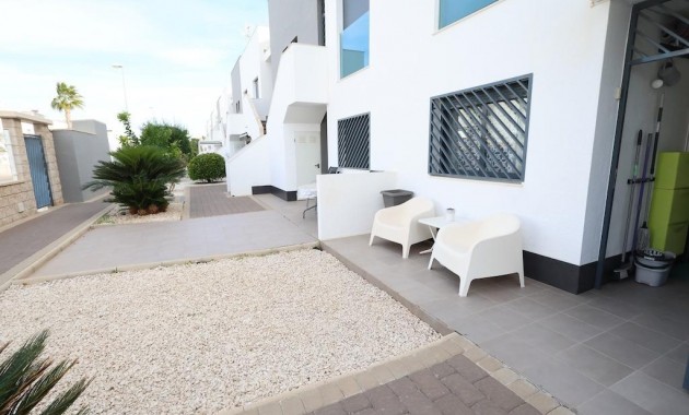 Sale - Bungalow -
Orihuela Costa - La Zenia