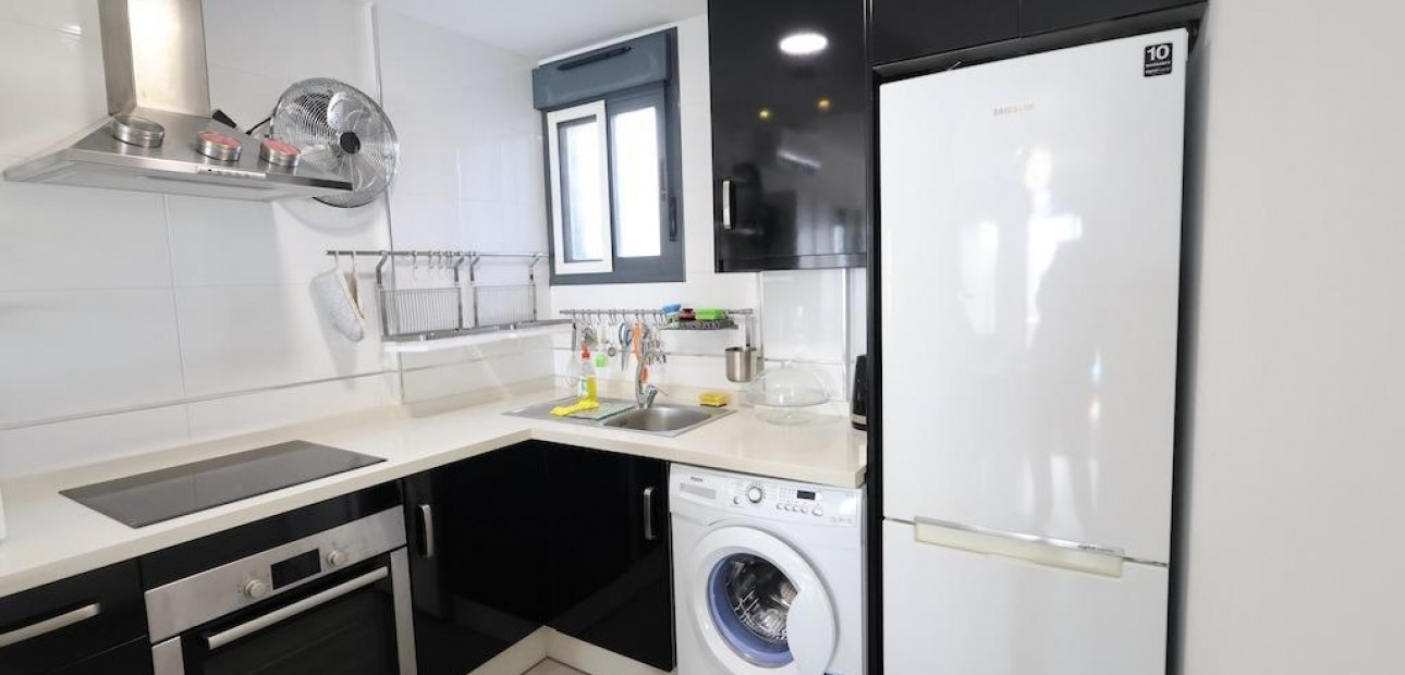 Sale - Bungalow -
Orihuela Costa - La Zenia