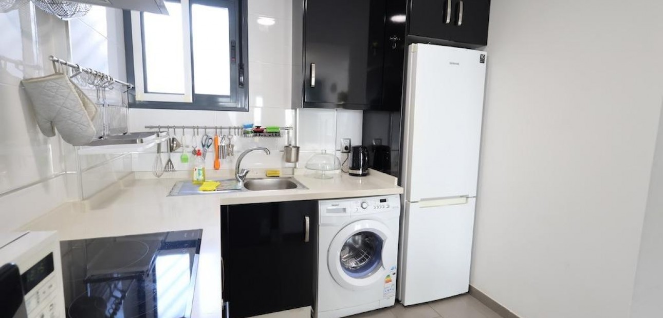 Sale - Bungalow -
Orihuela Costa - La Zenia