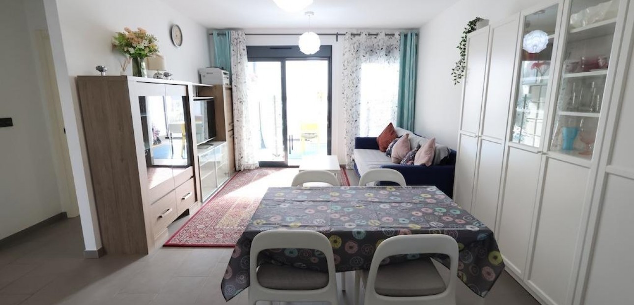 Sale - Bungalow -
Orihuela Costa - La Zenia