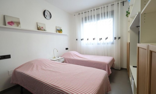 Sale - Bungalow -
Orihuela Costa - La Zenia