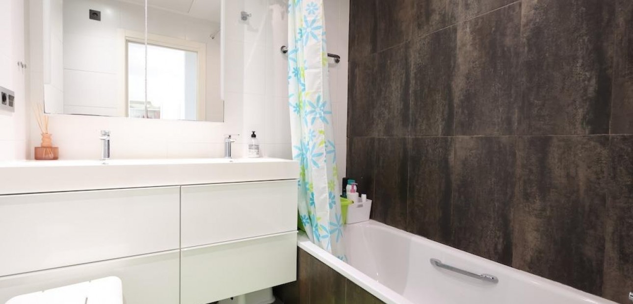 Sale - Bungalow -
Orihuela Costa - La Zenia