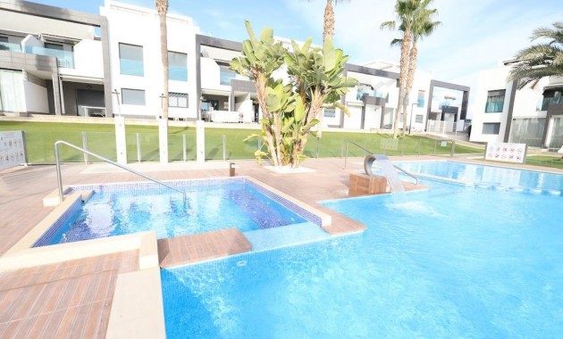 Sale - Bungalow -
Orihuela Costa - La Zenia