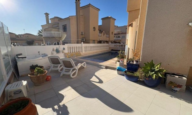 Sale - Terraced house -
Orihuela Costa - Villamartín-Las Filipinas