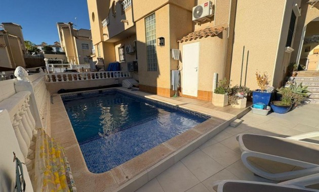 Sale - Terraced house -
Orihuela Costa - Villamartín-Las Filipinas