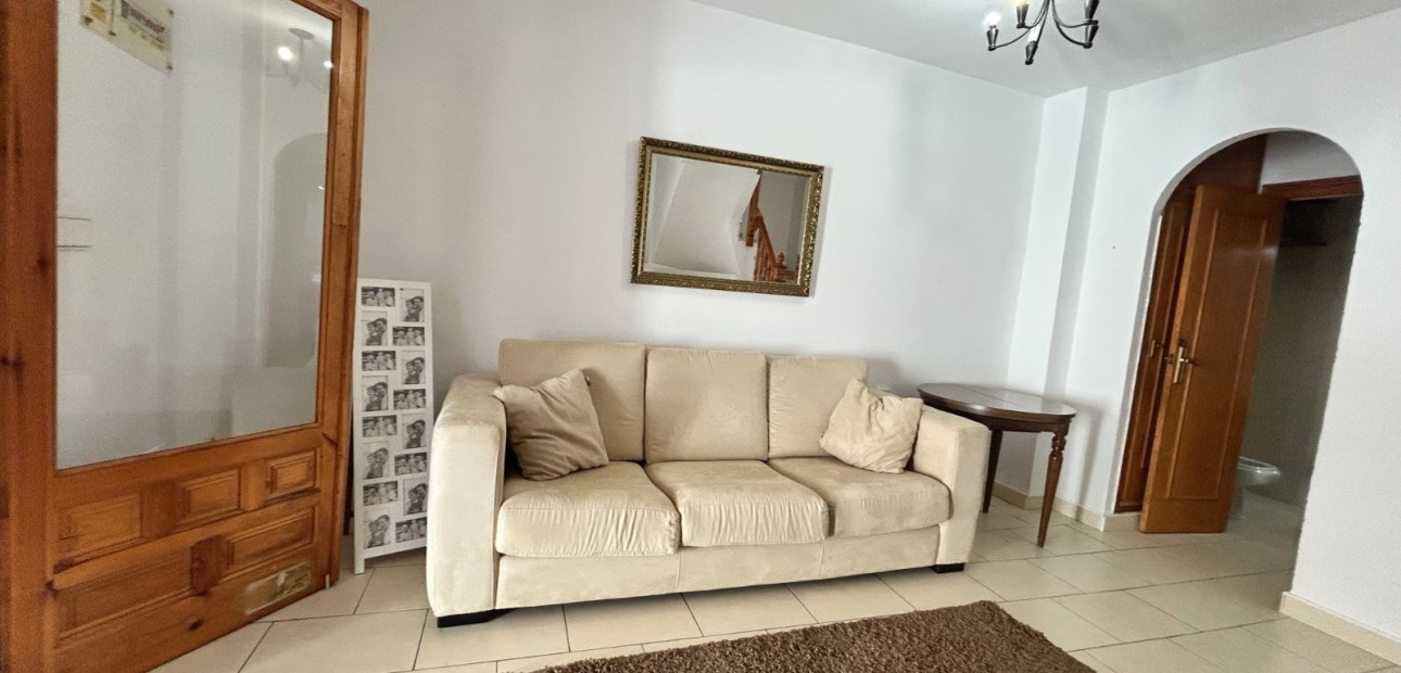 Herverkoop - Herenhuis -
El Chaparral