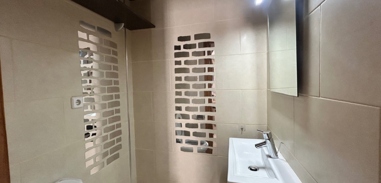 Herverkoop - Herenhuis -
El Chaparral