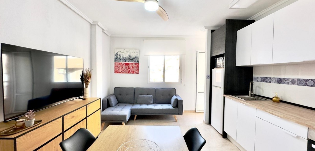 Sale - Apartment / flat -
Torrevieja - Centro