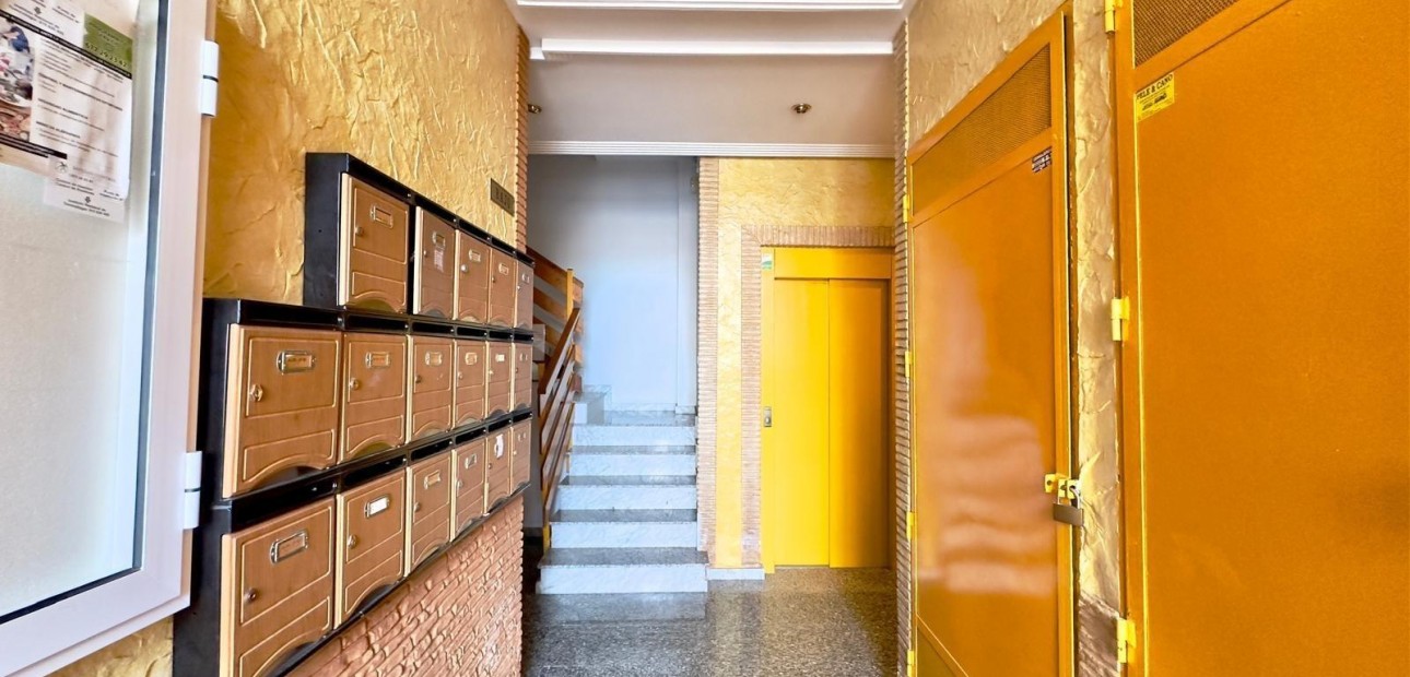 Sale - Apartment / flat -
Torrevieja - Centro