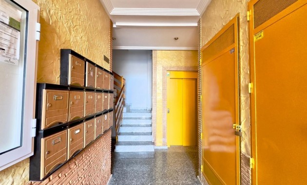 Sale - Apartment / flat -
Torrevieja - Centro