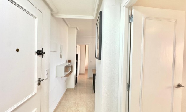 Sale - Apartment / flat -
Torrevieja - Centro