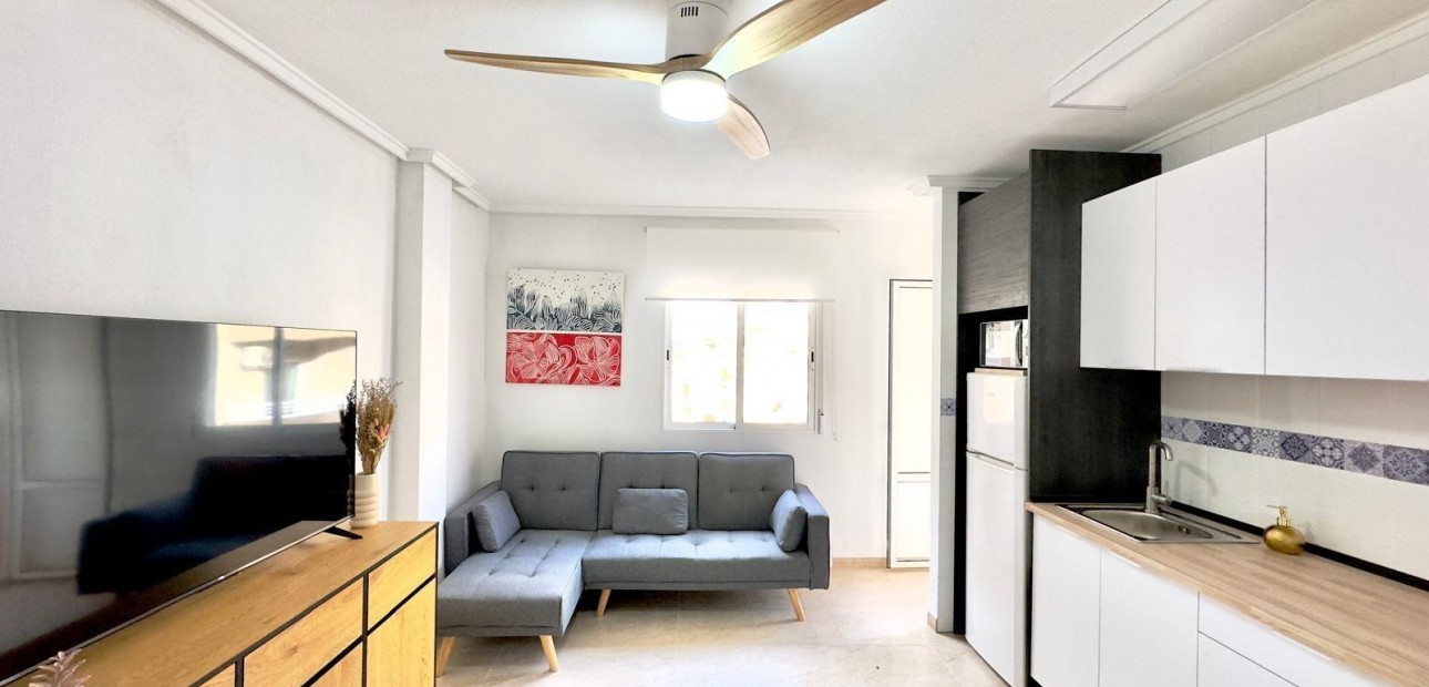 Sale - Apartment / flat -
Torrevieja - Centro