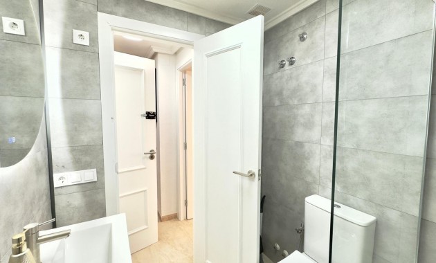 Sale - Apartment / flat -
Torrevieja - Centro