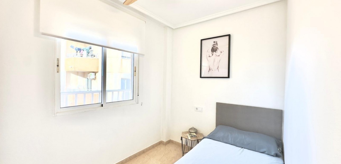 Sale - Apartment / flat -
Torrevieja - Centro