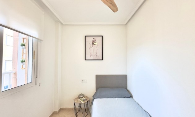 Sale - Apartment / flat -
Torrevieja - Centro