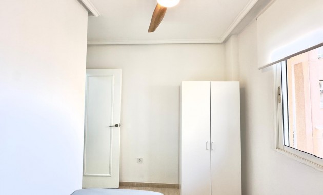 Sale - Apartment / flat -
Torrevieja - Centro