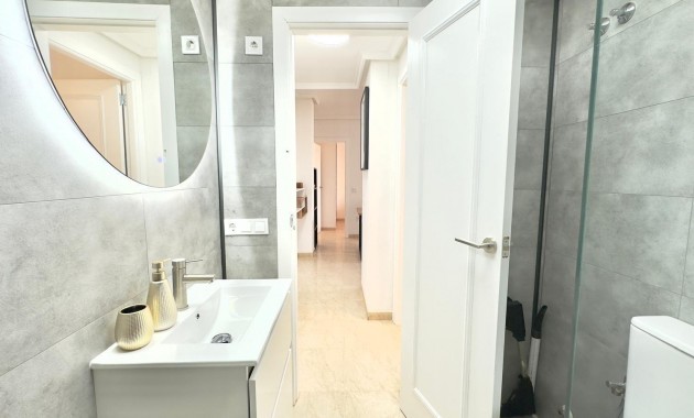 Sale - Apartment / flat -
Torrevieja - Centro