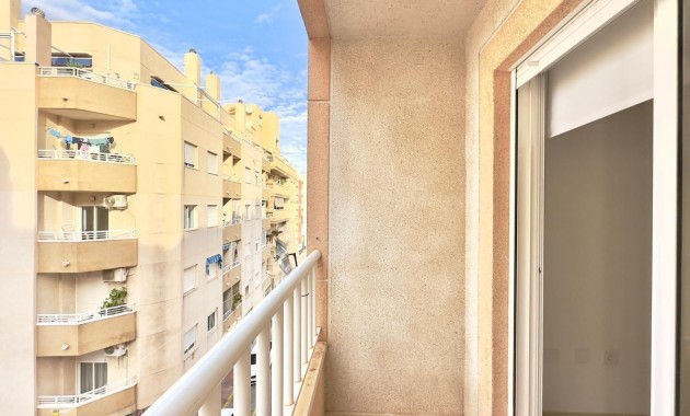 Sale - Apartment / flat -
Torrevieja - Centro