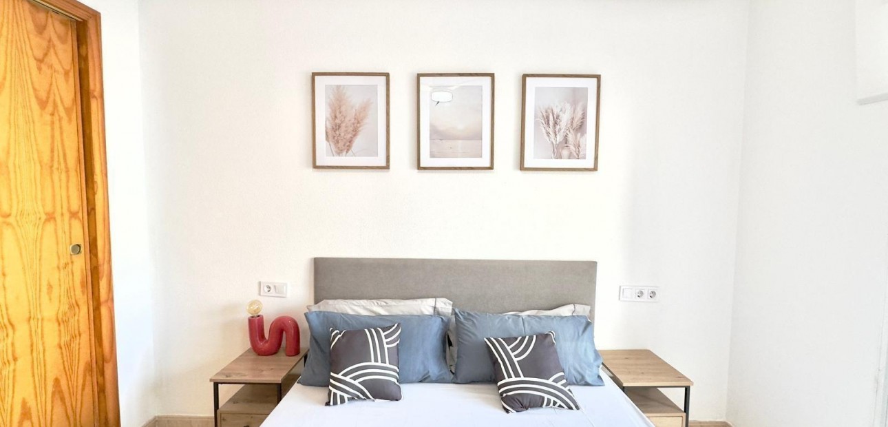 Sale - Apartment / flat -
Torrevieja - Centro