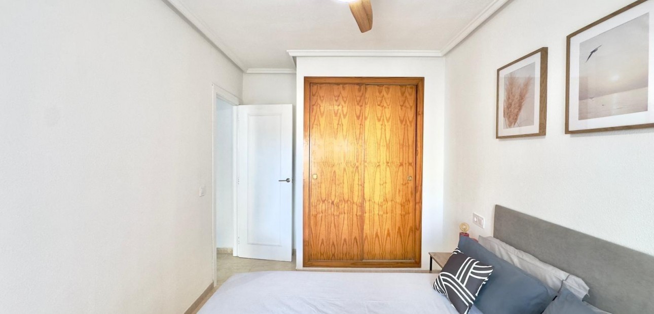 Sale - Apartment / flat -
Torrevieja - Centro