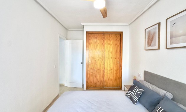 Sale - Apartment / flat -
Torrevieja - Centro