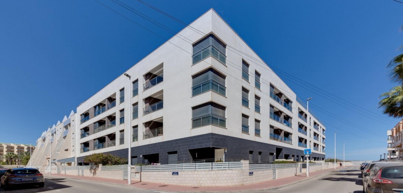 Sale - Apartment / flat -
Torrevieja - La Mata pueblo