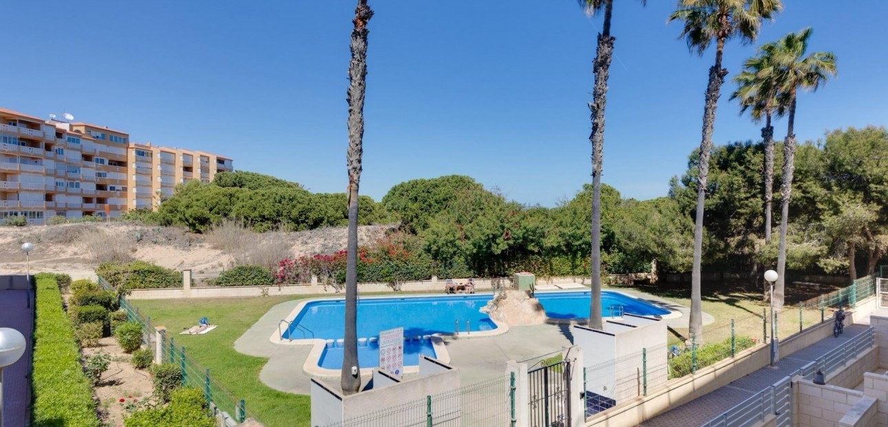 Sale - Apartment / flat -
Torrevieja - La Mata pueblo