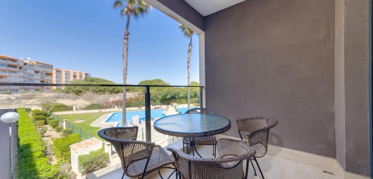 Sale - Apartment / flat -
Torrevieja - La Mata pueblo