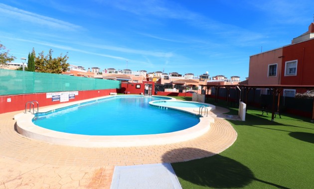 Venta - Apartamento / piso -
Los Montesinos - La Herrada