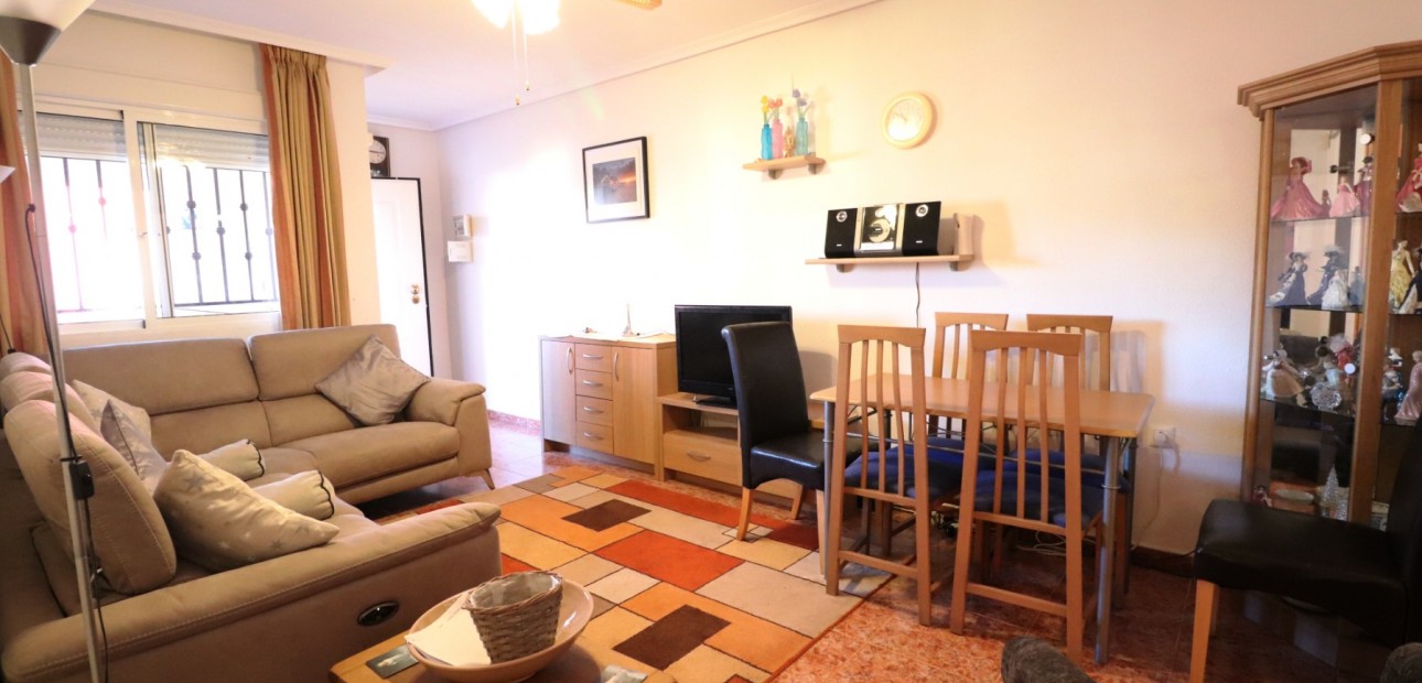 Venta - Apartamento / piso -
Los Montesinos - La Herrada