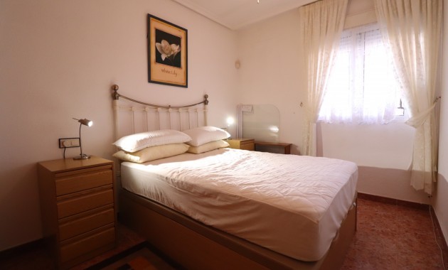 Venta - Apartamento / piso -
Los Montesinos - La Herrada