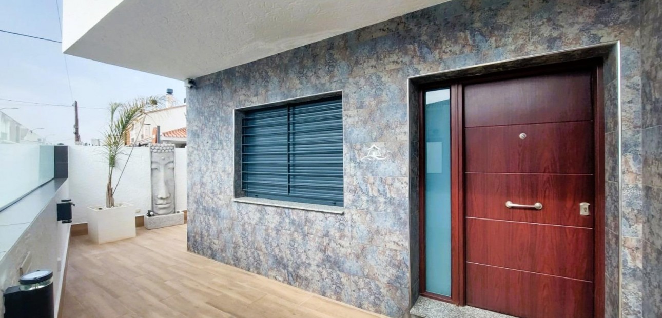 Venta - Villa -
Pilar de la Horadada - Torre de la Horadada