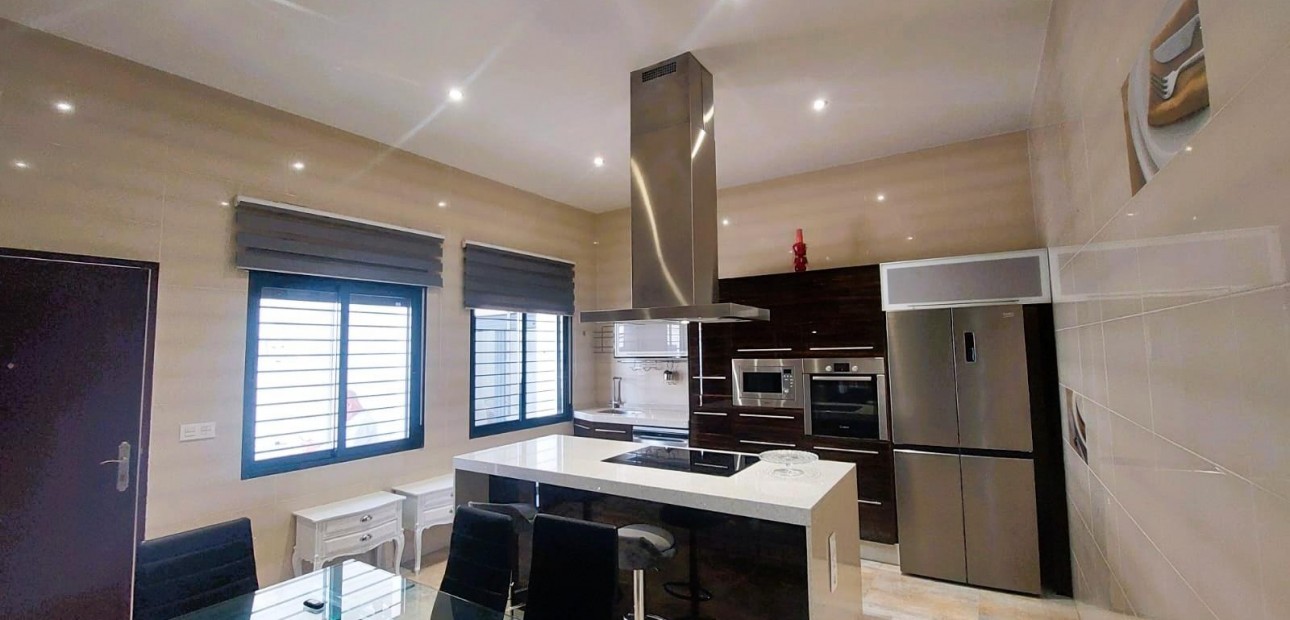 Venta - Villa -
Pilar de la Horadada - Torre de la Horadada