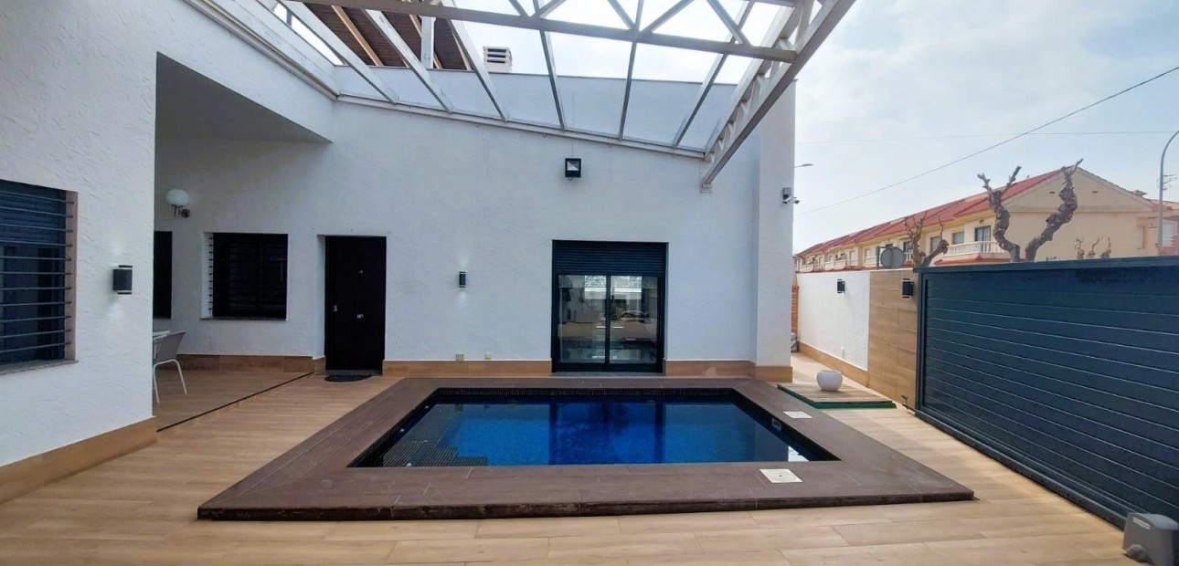 Venta - Villa -
Pilar de la Horadada - Torre de la Horadada