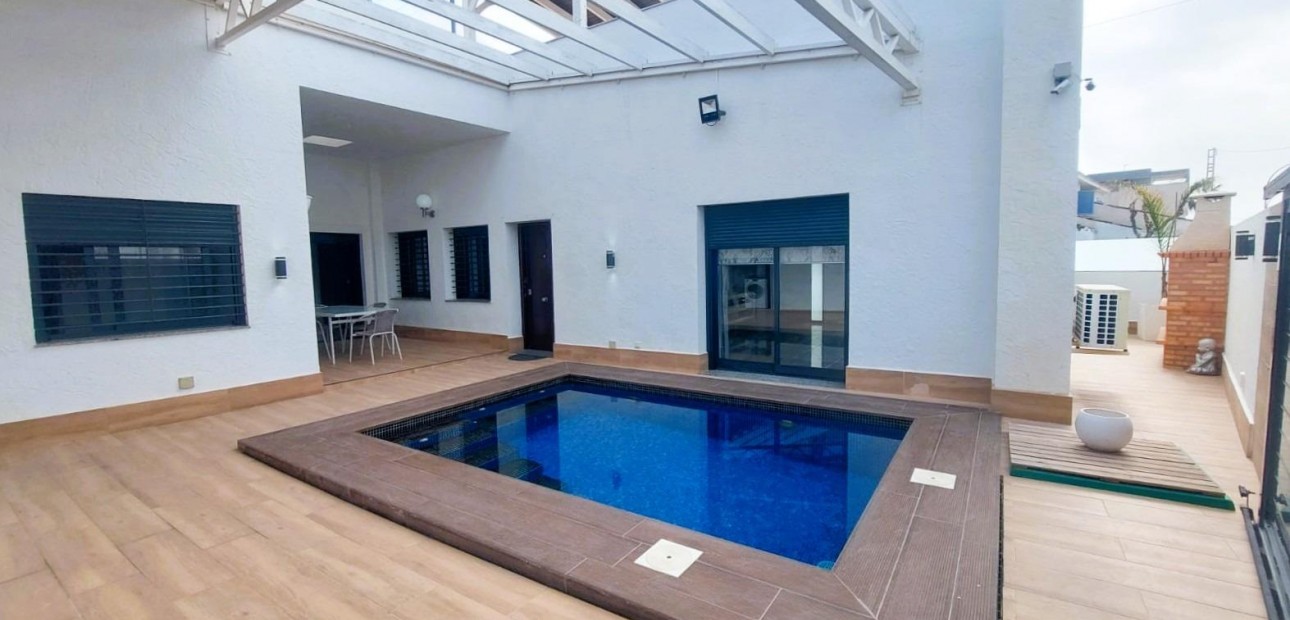 Venta - Villa -
Pilar de la Horadada - Torre de la Horadada