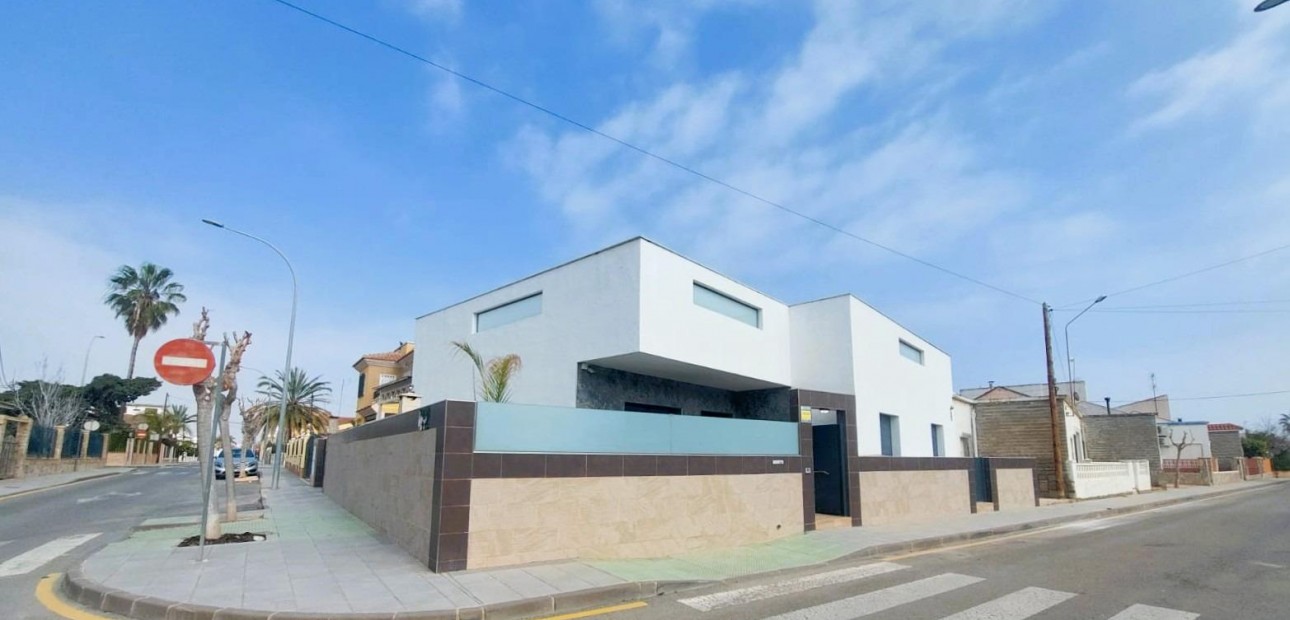 Venta - Villa -
Pilar de la Horadada - Torre de la Horadada