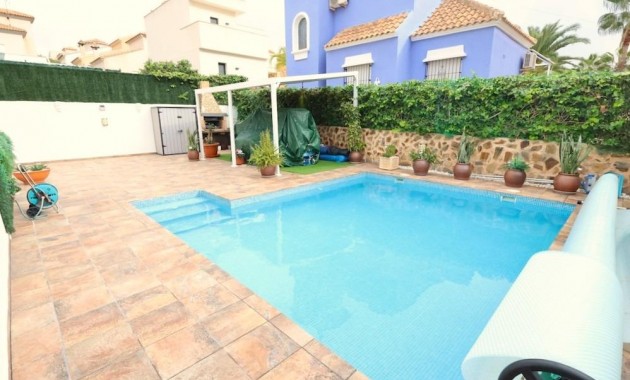 Venta - Villa -
San Miguel de Salinas - Las filipinas