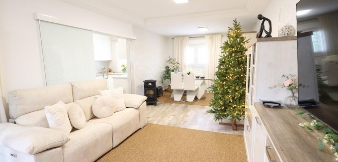 Venta - Villa -
San Miguel de Salinas - Las filipinas