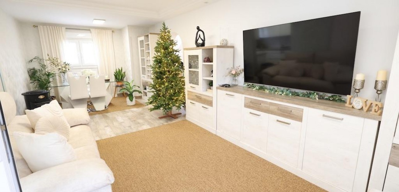 Venta - Villa -
San Miguel de Salinas - Las filipinas