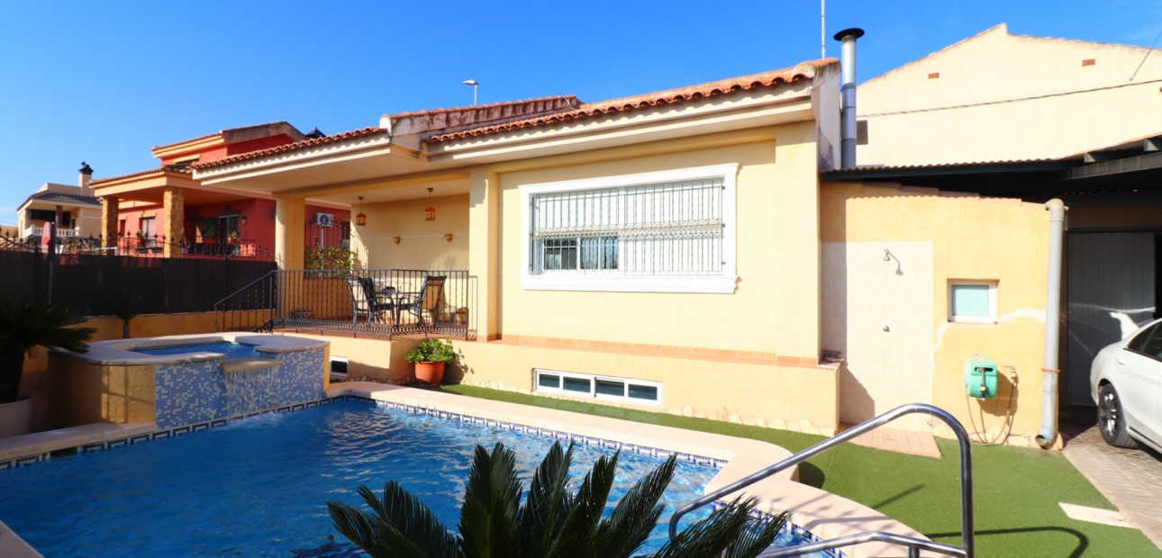 Venta - Detached Villa -
Almoradi - El Saladar
